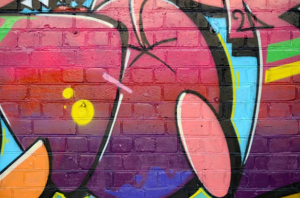 旧砖墙上涂鸦画的彩色片断 街头艺术创作与部分野生字母和彩色污迹 温暖色彩的亚文化背景质感 — 图库照片