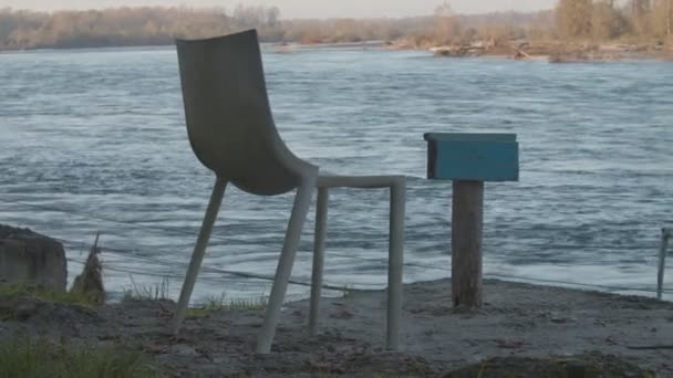 Cadeira Solitária Lado Rio Ticino — Vídeo de Stock