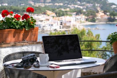 Serbest meslek çalışma alanı'nın dışında.