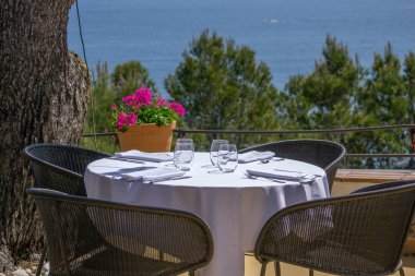 Restoran deniz kenarında. İspanya