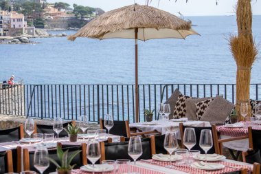Restoran deniz kenarında. İspanya