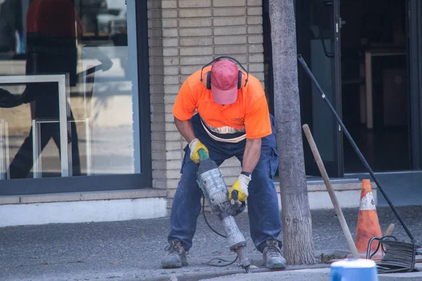 Para Pekerja Memperbaiki Jalan — Stok Foto