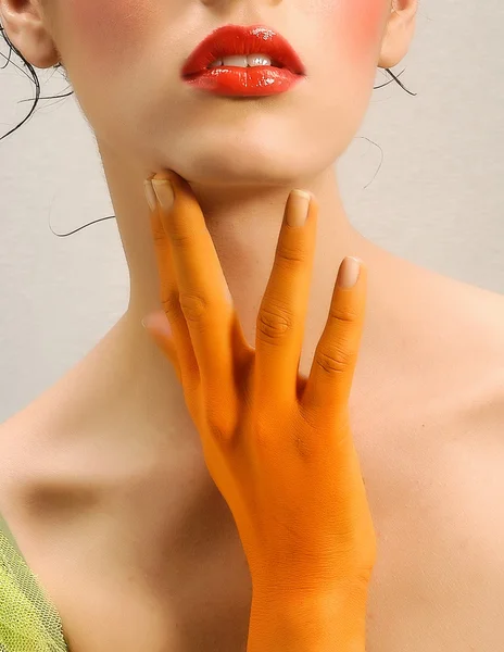 Frauenmodeporträt mit buntem Make-up — Stockfoto
