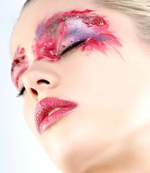 Mooie mode vrouw portret met kleurrijke make-up — Stockfoto