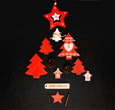 Noel ağacı süsleme düz yatıyordu