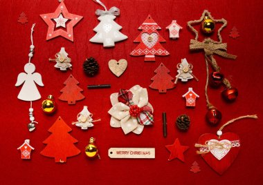 Noel süs toplama düz yatıyordu