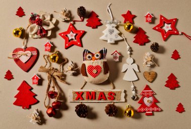 Noel süs toplama düz yatıyordu