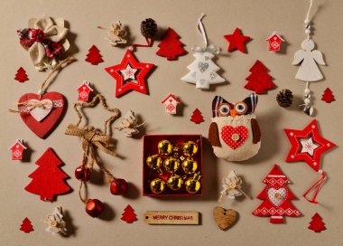 Noel süs toplama düz yatıyordu