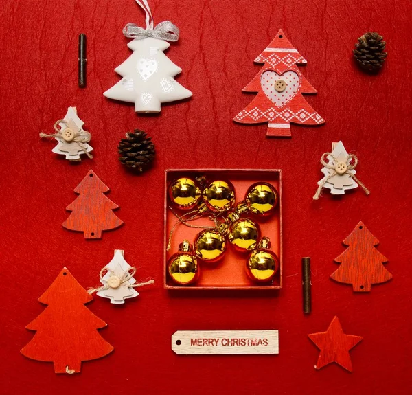 Noel süs toplama düz yatıyordu