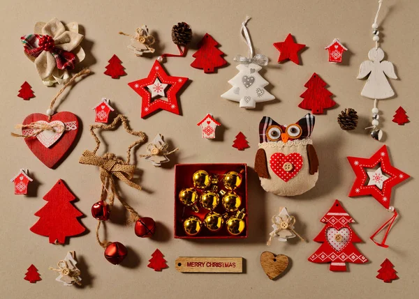 Noel süs toplama düz yatıyordu