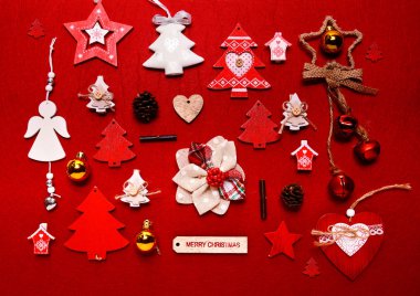 Noel süs toplama düz yatıyordu