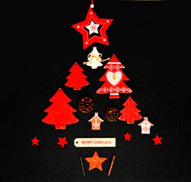 Noel ağacı süsleme düz yatıyordu