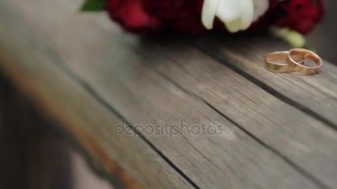 Alyans ve düğün buketi, düğün öznitelikleri