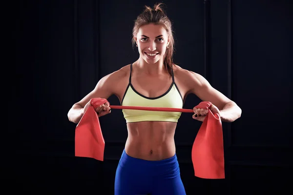 Attraktiv fitness kvinna, tränad kvinnlig kropp, livsstil porträtt, kaukasisk modell — Stockfoto