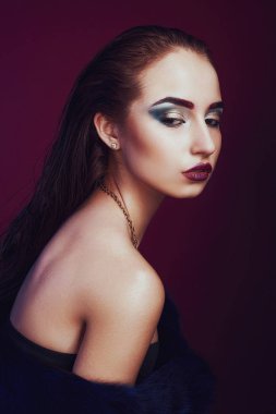 Güzellik portre model parlak makyaj temiz cilt