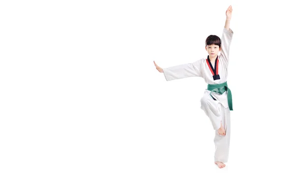 Niño joven, preescolar en kimono, aislado sobre fondo blanco — Foto de Stock