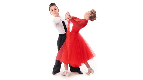 Jeune couple danse salle de bal — Photo