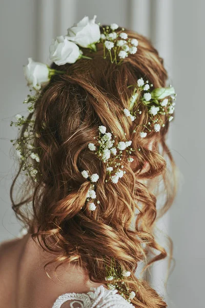 Young attractive bride with flowers — Stock Photo, Image