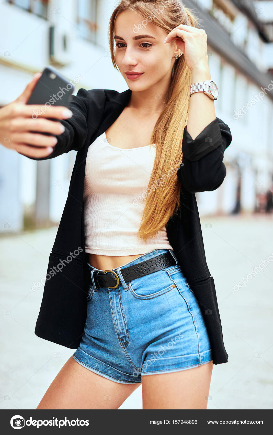 Selfie pose hi-res stock photography and images - Alamy