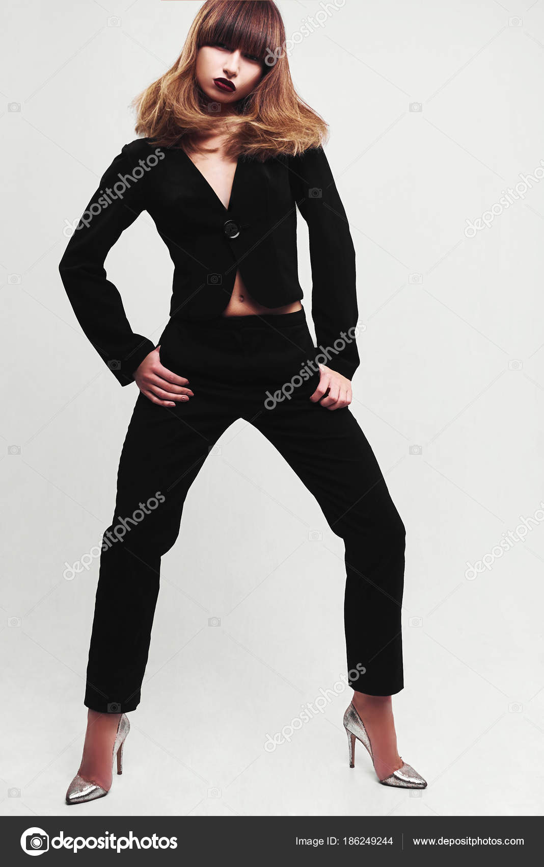 Elegantnaya Model S Stilnye Korotkie Pricheski Stokovoe Foto C Vitalii Bondar 186249244