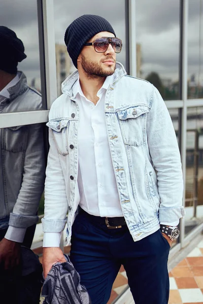 Portrait of a stylish guy, street fashion, lifestyle, clothing spring autumn — Stock Photo, Image