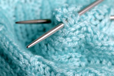 İş - mavi iplik dikiş - makro örgü bir parça