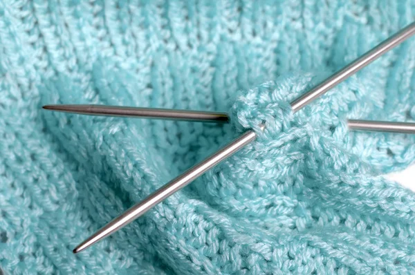 İş - mavi iplik dikiş - makro örgü bir parça