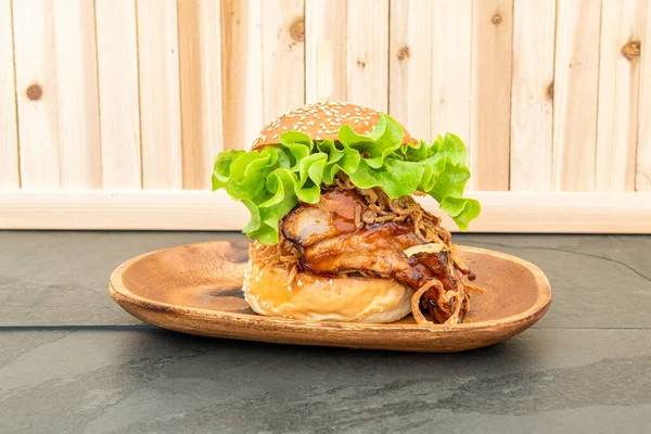 高品質の食材を使ったおいしいバーガー — ストック写真