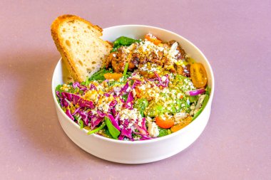 Taze malzemeli salata resmi