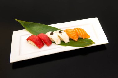 Çeşitli Japon nigiri resimleri