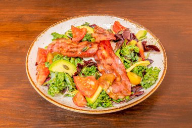 Taze malzemeli salata resmi