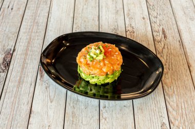 Terbiye edilmiş balık tartarı resmi