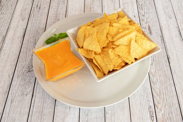 Nachos Con Plato Guacamole —  Fotos de Stock