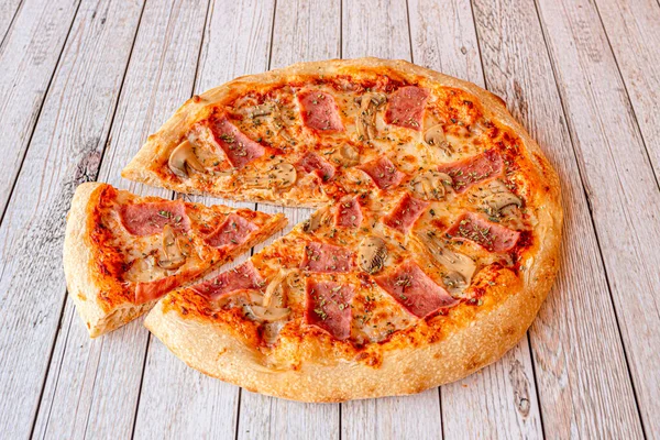 Pizza Faite Avec Les Meilleurs Ingrédients — Photo