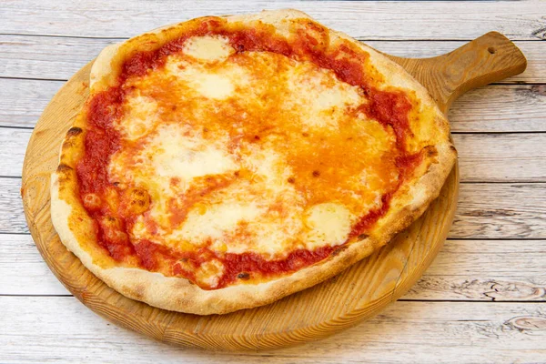 Świeżo Upieczona Włoska Pizza — Zdjęcie stockowe