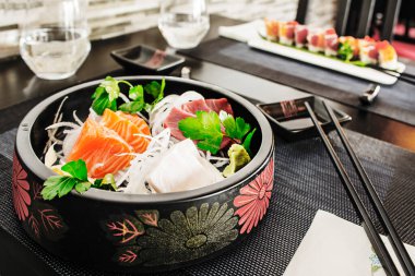 Tipik Japon çiğ saşimi.