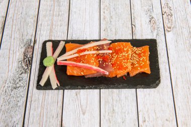 Tipik Japon çiğ saşimi.