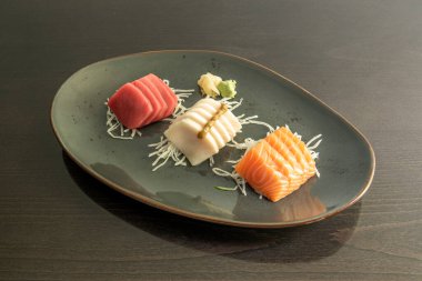 Tipik Japon çiğ saşimi.