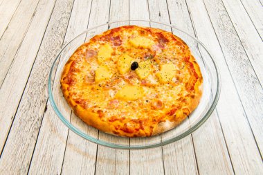 En iyi malzemelerden yapılmış pizza.