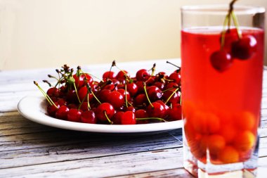 bardak haşlanmış tatlı kiraz meyve