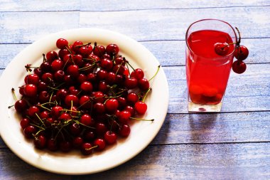 bardak haşlanmış tatlı kiraz meyve