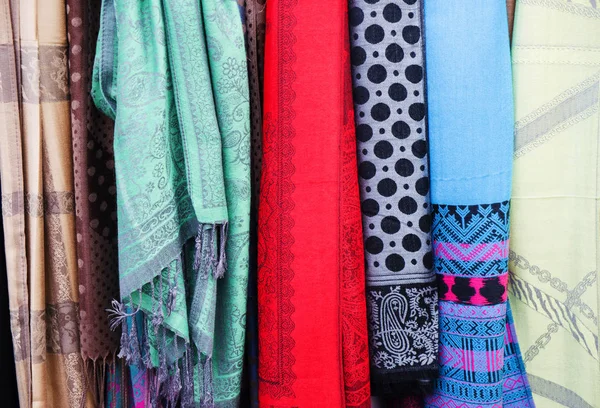 Барвисті Східні Турецька шовкові шарфи — стокове фото