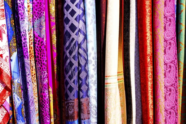 Colorful Oriental Turkish silk scarves — Stock Photo, Image