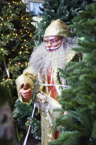 Retrato de Papai Noel feliz segurando saco com presentes — Fotografia de Stock