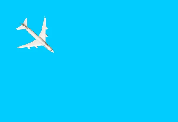 White model of passenger plane on blue background — Stok fotoğraf