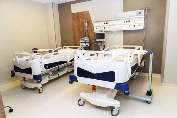Habitación Hospital Con Camas Confortable Equipamiento Médico Moderno Hospital — Foto de Stock