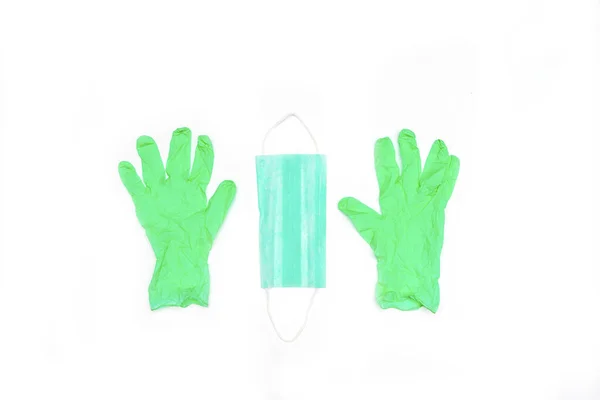 Groene Medische Beschermende Chirurgische Rubberen Handschoenen Masker Witte Achtergrond — Stockfoto
