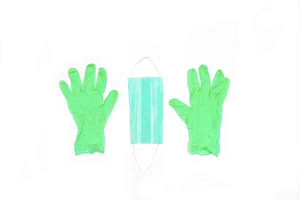 Guantes Goma Quirúrgicos Protectores Médicos Verdes Máscara Sobre Fondo Blanco — Foto de Stock