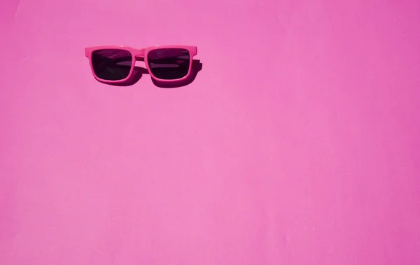 Occhiali Sole Rosa Modello Sfondo Pastello Concetto Estivo Minimo Stampa — Foto Stock