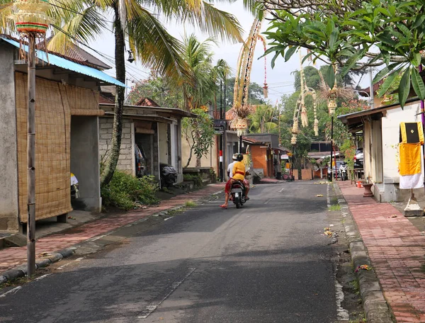 Typisch Balinese straat - Ubud, Bali, Indonesië - 2016 — Stockfoto